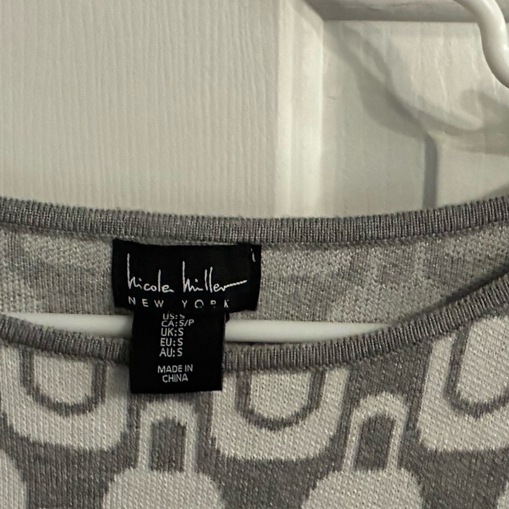 Nicole Miller Gray & White Geometric Knit Midi Dress - Picture 2 of 3
